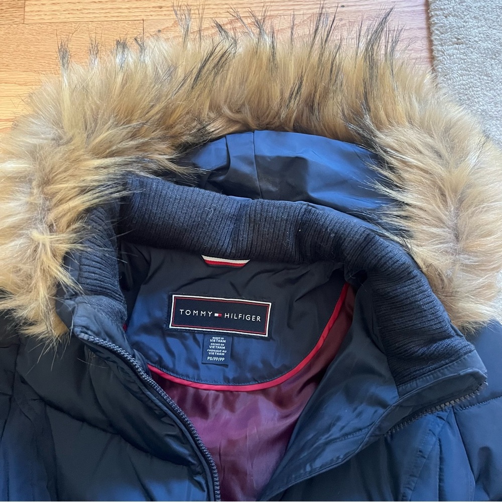 Tommy Hilfiger puffer jacket - Picture 2 of 5